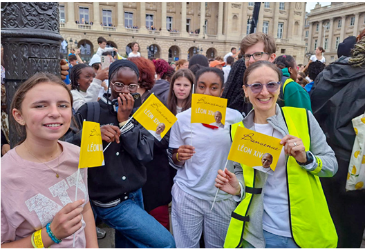 Soeur Ana et les jeunes du FRAT